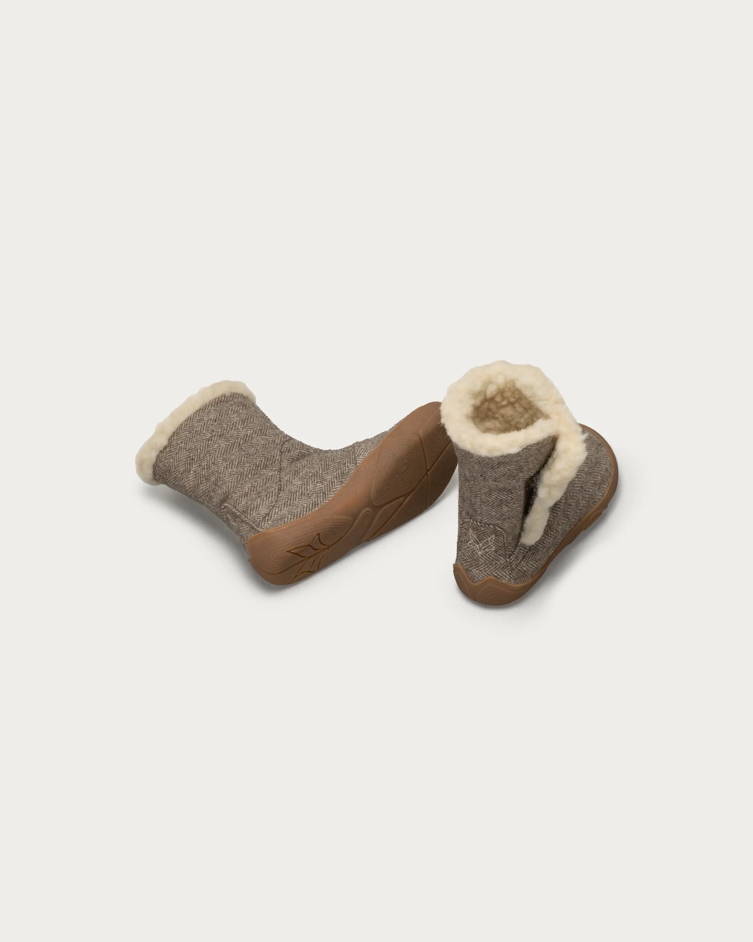 wildling-shoes-KOSELIG-SAND-Kids-02.webp